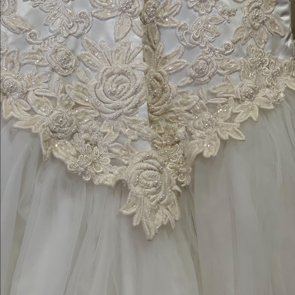 Signature Cream White Lace Sleeveless A-Line Maxi Wedding Dress - Picture 8 of 9
